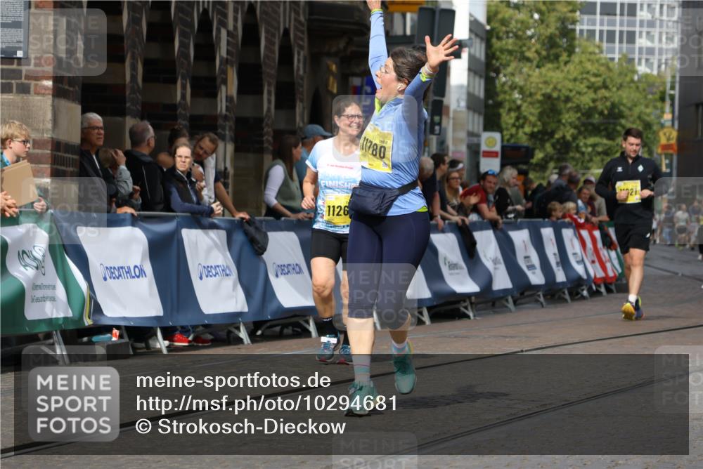 13.09.2026 - 21. swb-Marathon Bremen Strokosch-Dieckow http://msf.ph/oto/10294681 13.09.2026 11:21:27 Ziel 11104, 11821 meine-sportfotos.de