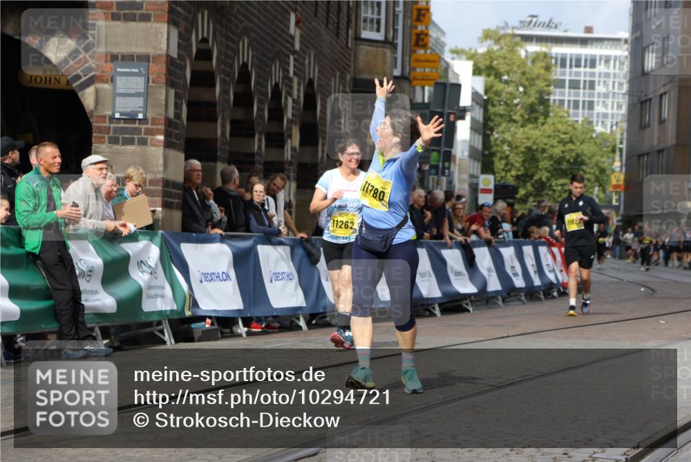 13.09.2026 - 21. swb-Marathon Bremen Strokosch-Dieckow http://msf.ph/oto/10294721 13.09.2026 11:21:27 Ziel 11104, 11821 meine-sportfotos.de