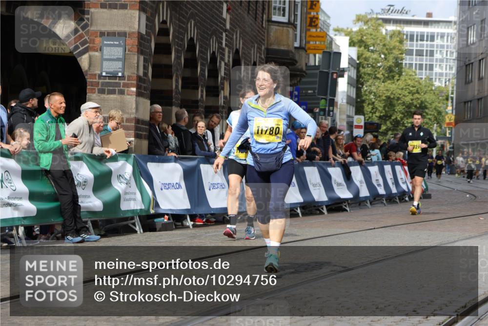 13.09.2026 - 21. swb-Marathon Bremen Strokosch-Dieckow http://msf.ph/oto/10294756 13.09.2026 11:21:28 Ziel 11104, 11821 meine-sportfotos.de