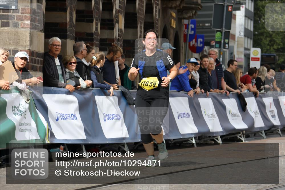 13.09.2026 - 21. swb-Marathon Bremen Strokosch-Dieckow http://msf.ph/oto/10294871 13.09.2026 11:21:58 Ziel 11104, 11821, 11698, 12157 meine-sportfotos.de