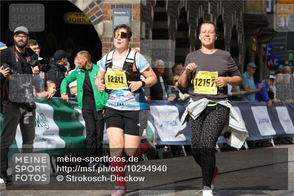 13.09.2026 - 21. swb-Marathon Bremen Strokosch-Dieckow http://msf.ph/oto/10294940 13.09.2026 11:22:08 Ziel 11104, 11639, 11423, 12444 meine-sportfotos.de