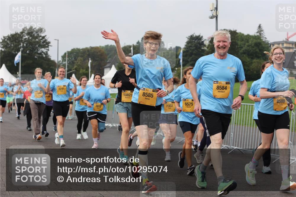 13.09.2026 - Kiel Lauf Andreas Tolksdorf http://msf.ph/oto/10295074 13.09.2026 09:28:32 Kiellinie 11852, 7694, 2241, 3812, 38, 38, 10823, 8585, 7302, 38, 6575, 8584, 35, 8589 meine-sportfotos.de