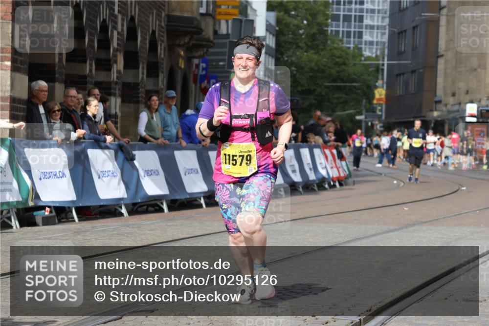 13.09.2026 - 21. swb-Marathon Bremen Strokosch-Dieckow http://msf.ph/oto/10295126 13.09.2026 11:22:34 Ziel 11423, 11698, 12444, 11574 meine-sportfotos.de