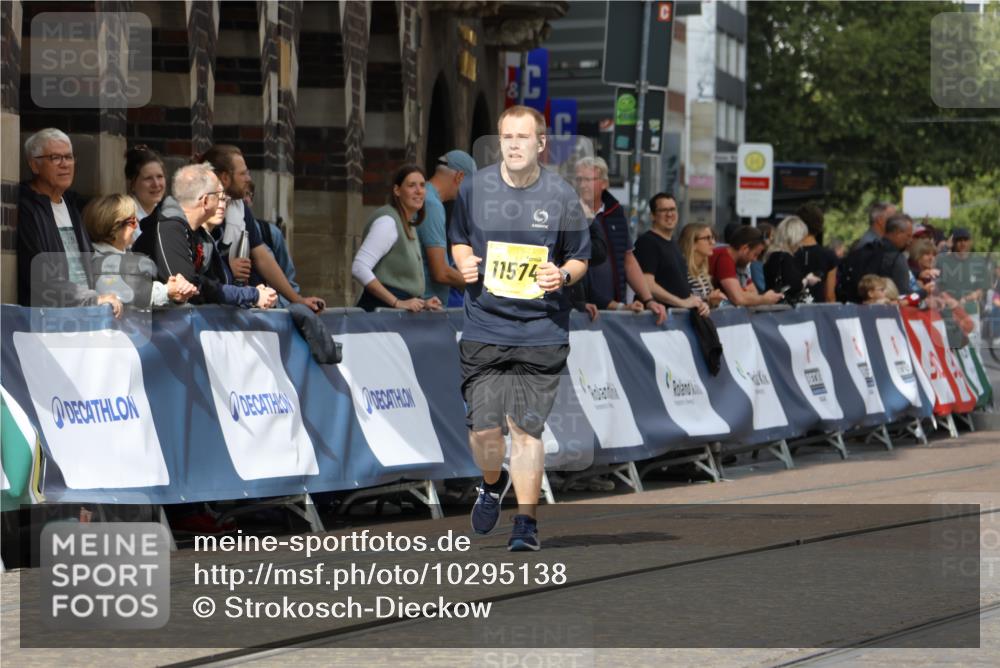 13.09.2026 - 21. swb-Marathon Bremen Strokosch-Dieckow http://msf.ph/oto/10295138 13.09.2026 11:22:49 Ziel 10710, 10968, 11423, 11579, 12444, 12083 meine-sportfotos.de
