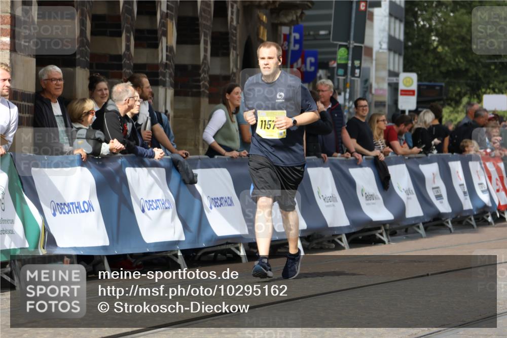 13.09.2026 - 21. swb-Marathon Bremen Strokosch-Dieckow http://msf.ph/oto/10295162 13.09.2026 11:22:49 Ziel 10710, 10968, 11423, 11579, 12444, 12083 meine-sportfotos.de