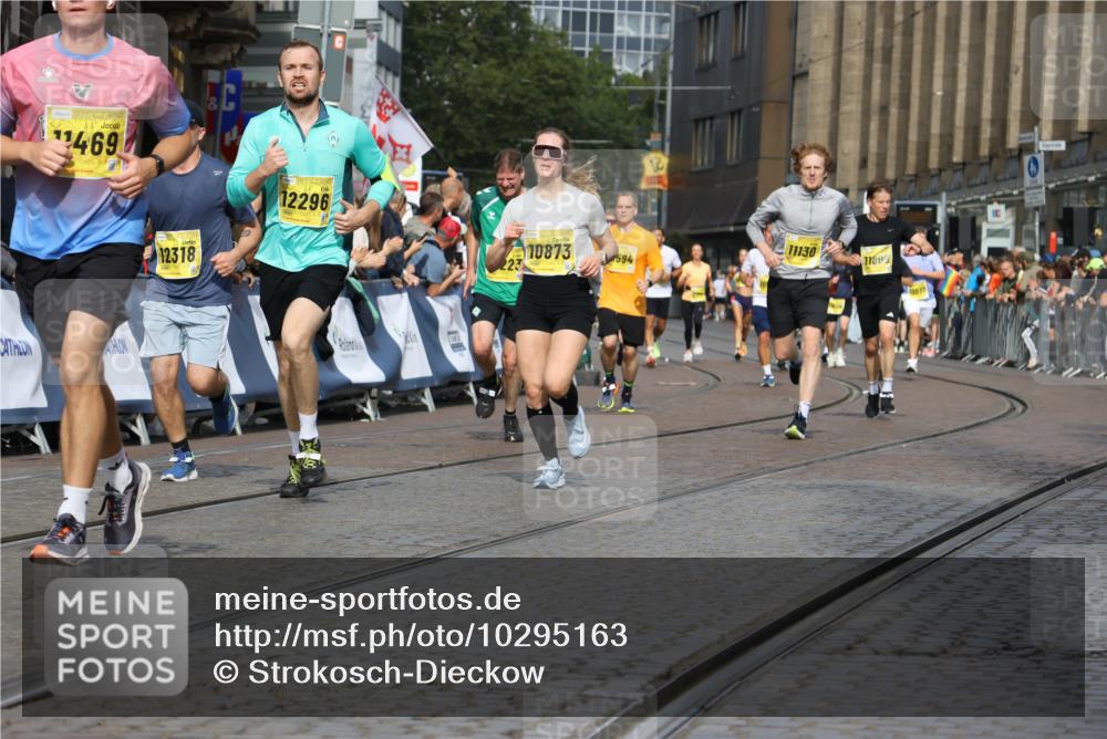 13.09.2026 - 21. swb-Marathon Bremen Strokosch-Dieckow http://msf.ph/oto/10295163 13.09.2026 10:47:40 Ziel 10189, 10310, 10319, 10807, 10898, 11187, 11269, 11462, 11650, 11651, 11814, 12048, 12195, 12298, 13528, 13545, 13589, 10172, 10393, 10592, 11018, 11360, 11634, 11894, 12278, 12558 meine-sportfotos.de