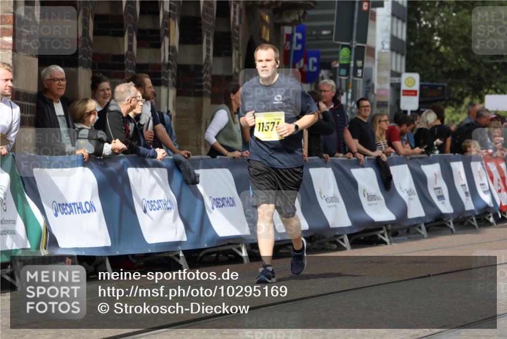 13.09.2026 - 21. swb-Marathon Bremen Strokosch-Dieckow http://msf.ph/oto/10295169 13.09.2026 11:22:49 Ziel 10710, 10968, 11423, 11579, 12444, 12083 meine-sportfotos.de