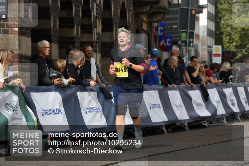13.09.2026 - 21. swb-Marathon Bremen Strokosch-Dieckow http://msf.ph/oto/10295234 13.09.2026 11:23:17 Ziel 12083, 10925, 11266, 11663, 12340, 12440 meine-sportfotos.de