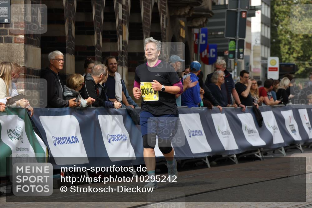 13.09.2026 - 21. swb-Marathon Bremen Strokosch-Dieckow http://msf.ph/oto/10295242 13.09.2026 11:23:17 Ziel 12083, 10925, 11266, 11663, 12340, 12440 meine-sportfotos.de