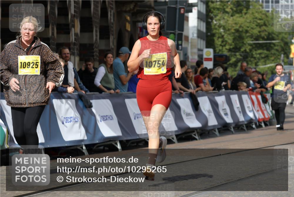 13.09.2026 - 21. swb-Marathon Bremen Strokosch-Dieckow http://msf.ph/oto/10295265 13.09.2026 11:23:24 Ziel 10349, 12083, 11266, 11663, 12340, 12440 meine-sportfotos.de