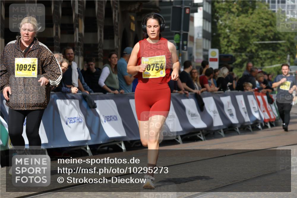 13.09.2026 - 21. swb-Marathon Bremen Strokosch-Dieckow http://msf.ph/oto/10295273 13.09.2026 11:23:24 Ziel 10349, 12083, 11266, 11663, 12340, 12440 meine-sportfotos.de