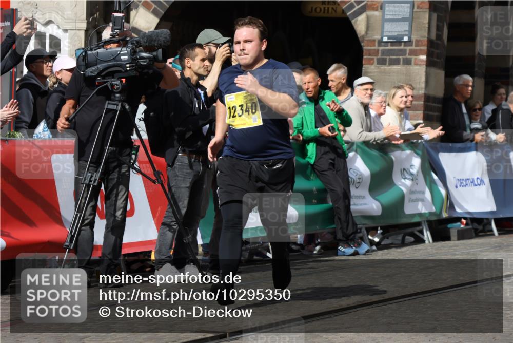 13.09.2026 - 21. swb-Marathon Bremen Strokosch-Dieckow http://msf.ph/oto/10295350 13.09.2026 11:23:35 Ziel 10349, 10754, 10925 meine-sportfotos.de