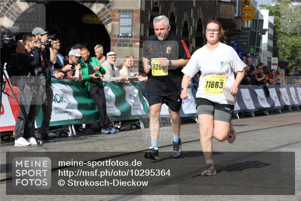 13.09.2026 - 21. swb-Marathon Bremen Strokosch-Dieckow http://msf.ph/oto/10295364 13.09.2026 11:23:36 Ziel 10349, 10754, 10925, 12340, 10292 meine-sportfotos.de