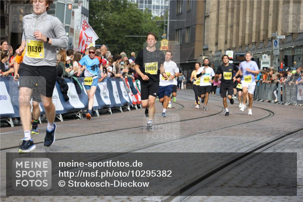 13.09.2026 - 21. swb-Marathon Bremen Strokosch-Dieckow http://msf.ph/oto/10295382 13.09.2026 10:47:44 Ziel 10189, 10223, 10270, 10310, 10319, 10807, 10873, 10898, 11187, 11269, 11462, 11469, 11646, 12048, 12195, 12296, 12298, 12318, 13521, 13528, 13545, 10592, 11018, 11360, 11634, 11735, 12278, 12487, 12558 meine-sportfotos.de