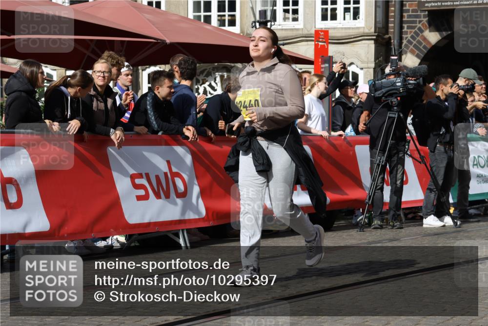 13.09.2026 - 21. swb-Marathon Bremen Strokosch-Dieckow http://msf.ph/oto/10295397 13.09.2026 11:23:42 Ziel 10349, 10754, 10925, 11266, 11663, 12340, 10292, 10970 meine-sportfotos.de