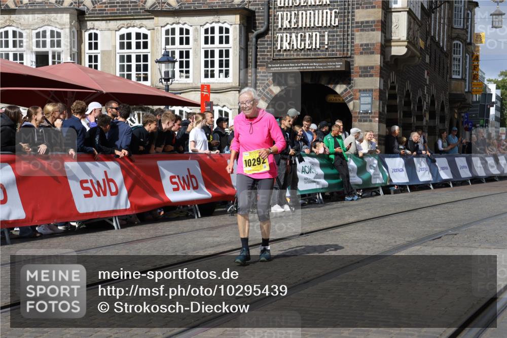 13.09.2026 - 21. swb-Marathon Bremen Strokosch-Dieckow http://msf.ph/oto/10295439 13.09.2026 11:24:01 Ziel 12440 meine-sportfotos.de