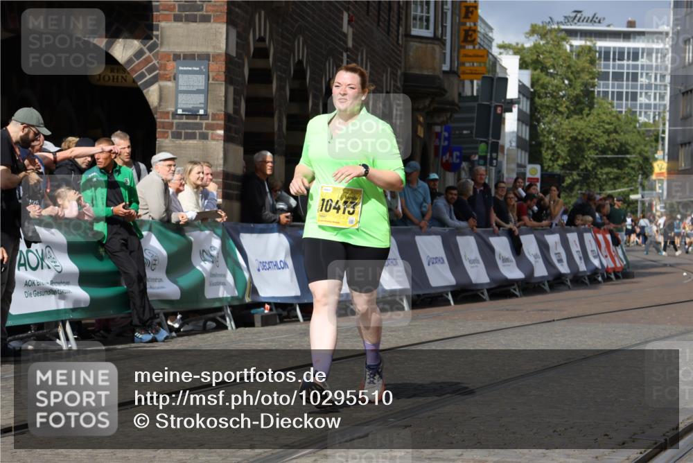 13.09.2026 - 21. swb-Marathon Bremen Strokosch-Dieckow http://msf.ph/oto/10295510 13.09.2026 11:24:09 Ziel 10292, 10970, 11712 meine-sportfotos.de
