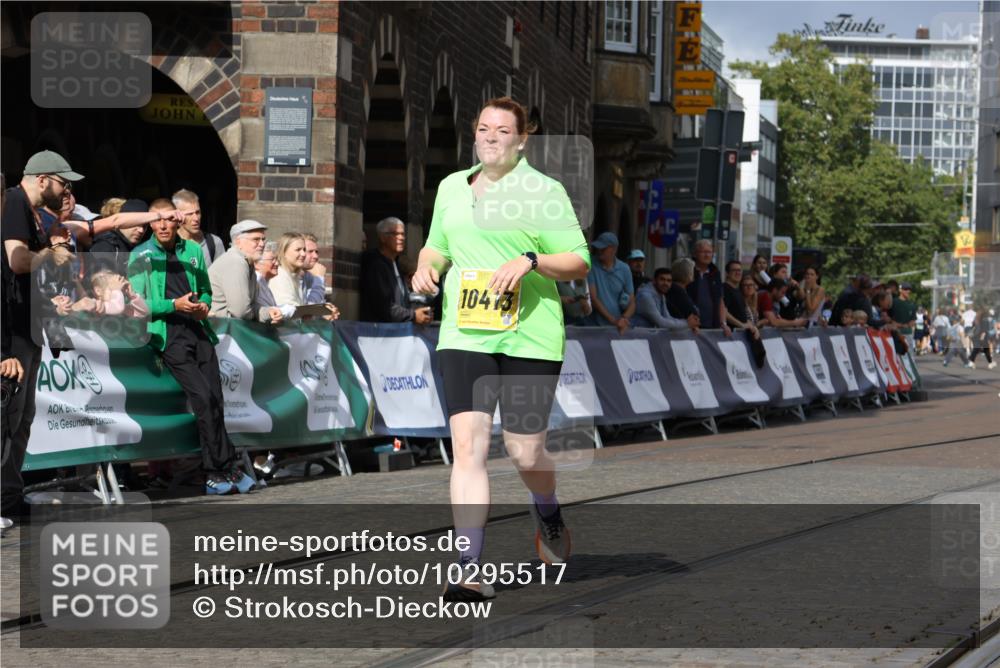 13.09.2026 - 21. swb-Marathon Bremen Strokosch-Dieckow http://msf.ph/oto/10295517 13.09.2026 11:24:09 Ziel 10292, 10970, 11712 meine-sportfotos.de