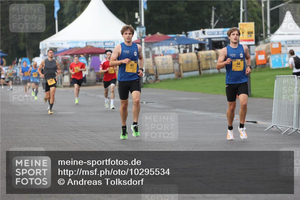 13.09.2026 - Kiel Lauf Andreas Tolksdorf http://msf.ph/oto/10295534 13.09.2026 09:21:09 Kiellinie 41, 44, 05 meine-sportfotos.de