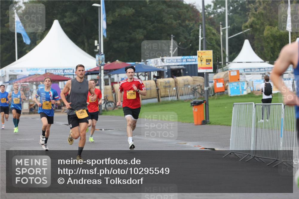 13.09.2026 - Kiel Lauf Andreas Tolksdorf http://msf.ph/oto/10295549 13.09.2026 09:21:13 Kiellinie 8092, 60, 7958, 11516 meine-sportfotos.de