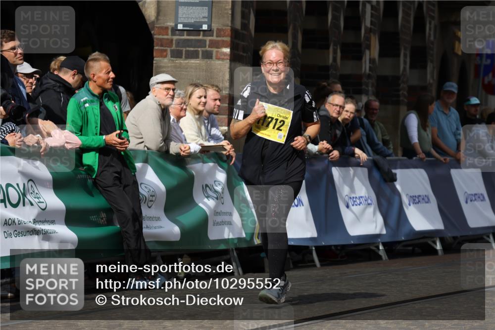 13.09.2026 - 21. swb-Marathon Bremen Strokosch-Dieckow http://msf.ph/oto/10295552 13.09.2026 11:24:22 Ziel 10292, 10413, 10970 meine-sportfotos.de