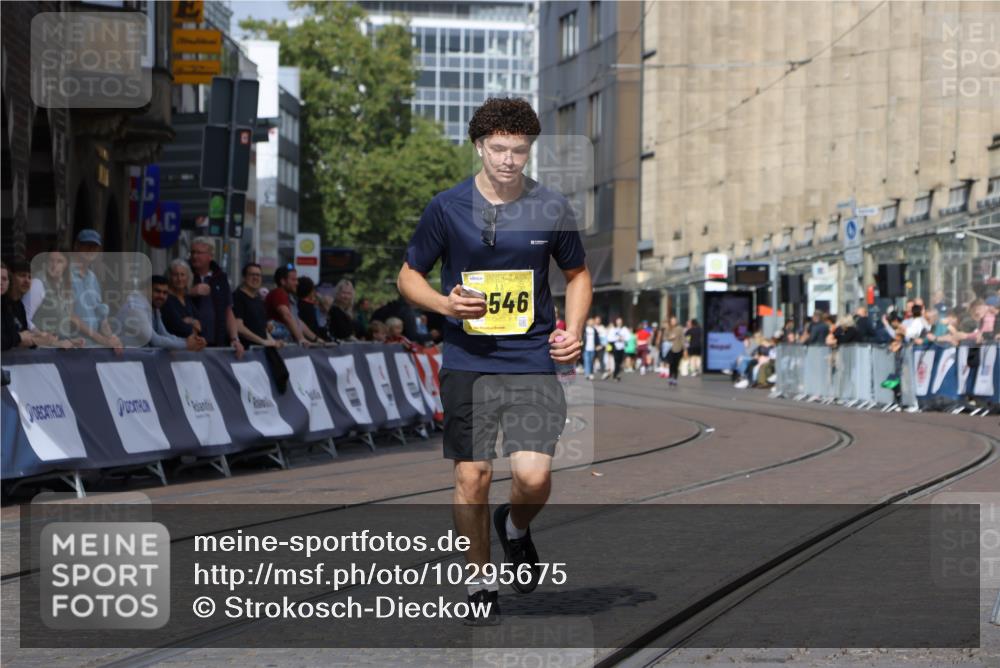 13.09.2026 - 21. swb-Marathon Bremen Strokosch-Dieckow http://msf.ph/oto/10295675 13.09.2026 11:26:19 Ziel 11538 meine-sportfotos.de