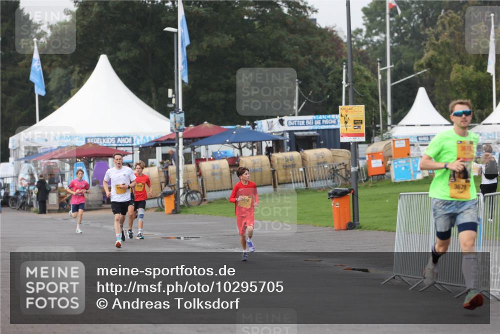 13.09.2026 - Kiel Lauf Andreas Tolksdorf http://msf.ph/oto/10295705 13.09.2026 09:21:51 Kiellinie 610, 3678, 3679 meine-sportfotos.de
