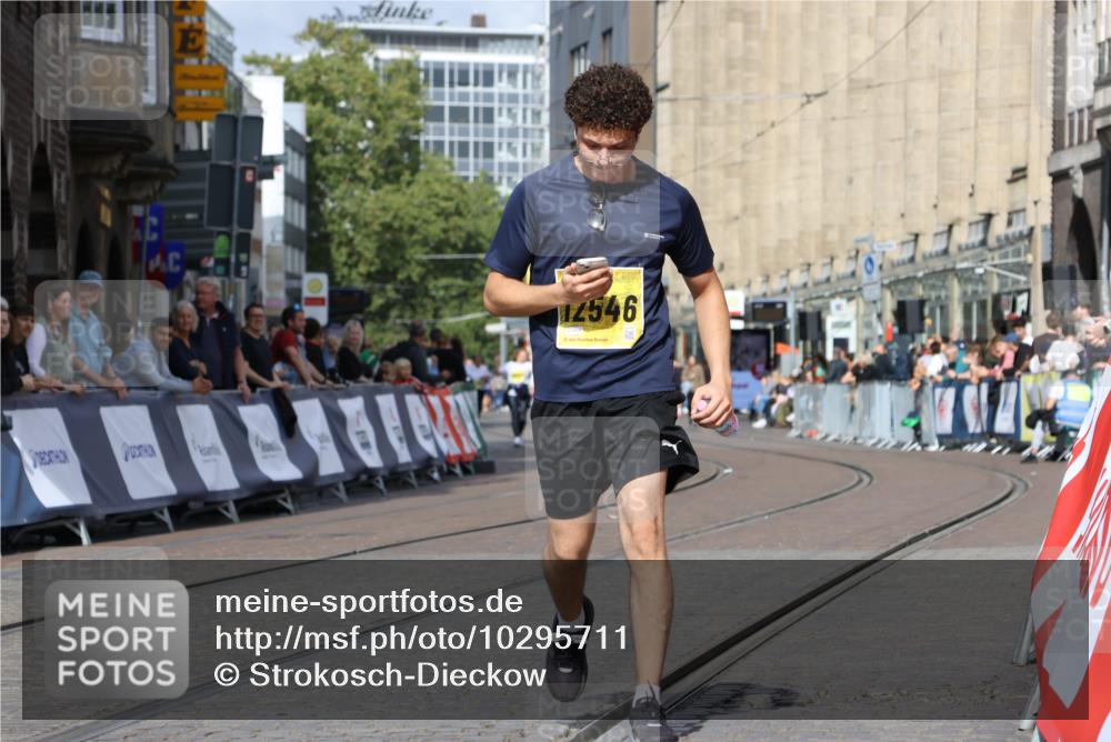13.09.2026 - 21. swb-Marathon Bremen Strokosch-Dieckow http://msf.ph/oto/10295711 13.09.2026 11:26:20 Ziel 10667, 11538 meine-sportfotos.de