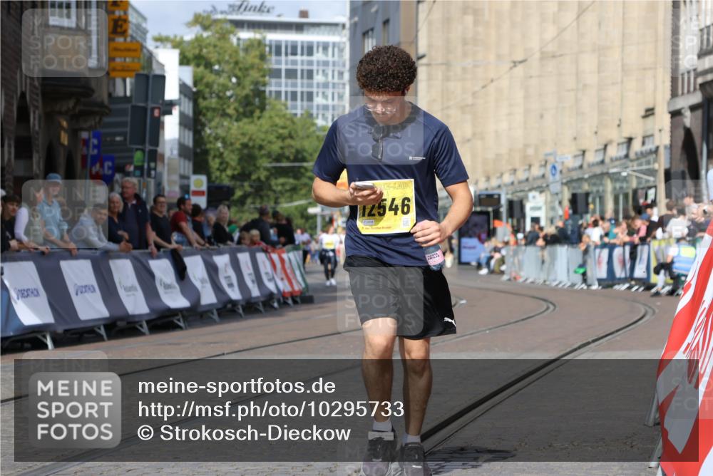 13.09.2026 - 21. swb-Marathon Bremen Strokosch-Dieckow http://msf.ph/oto/10295733 13.09.2026 11:26:20 Ziel 10667, 11538 meine-sportfotos.de