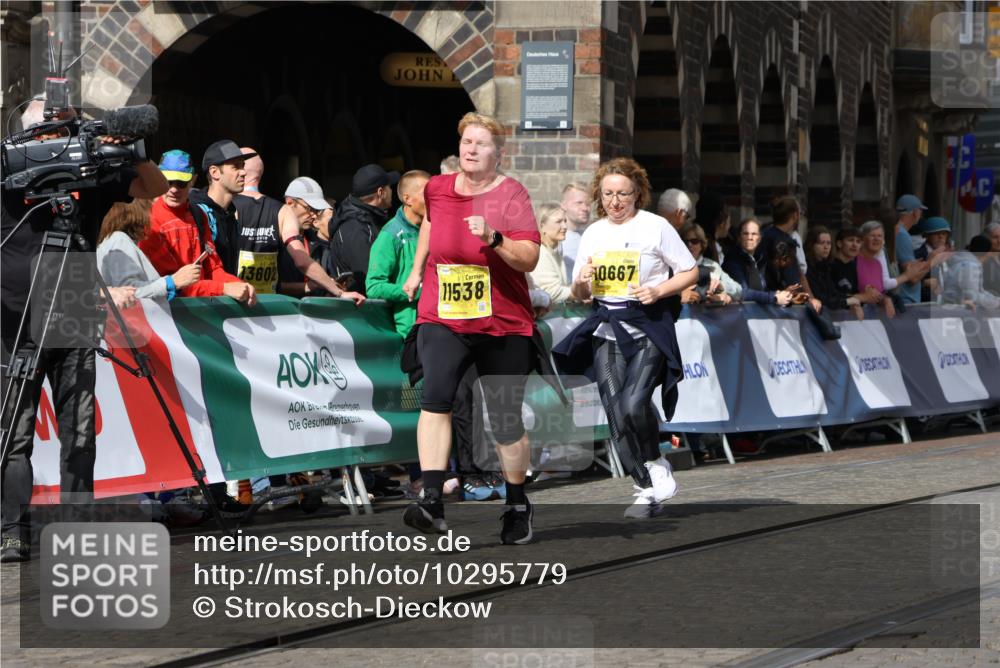 13.09.2026 - 21. swb-Marathon Bremen Strokosch-Dieckow http://msf.ph/oto/10295779 13.09.2026 11:26:43 Ziel 10573, 11254, 11851, 12377, 12408 meine-sportfotos.de