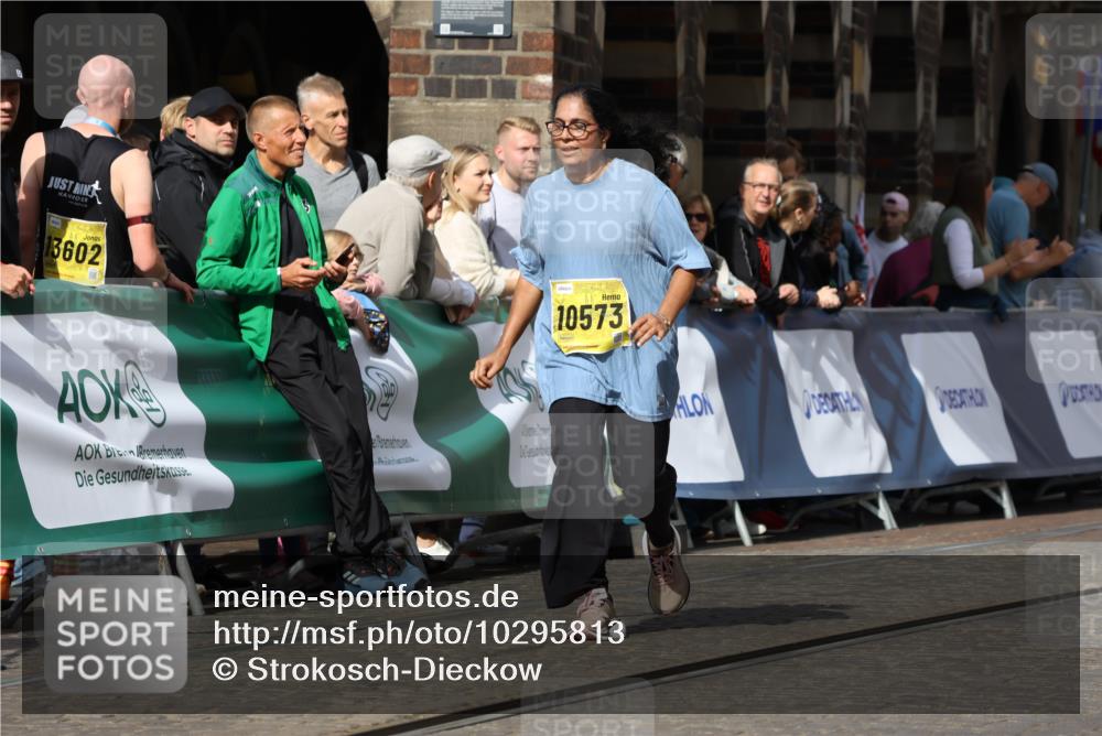 13.09.2026 - 21. swb-Marathon Bremen Strokosch-Dieckow http://msf.ph/oto/10295813 13.09.2026 11:26:52 Ziel 10667, 11538, 11254, 11851, 12377, 12408 meine-sportfotos.de