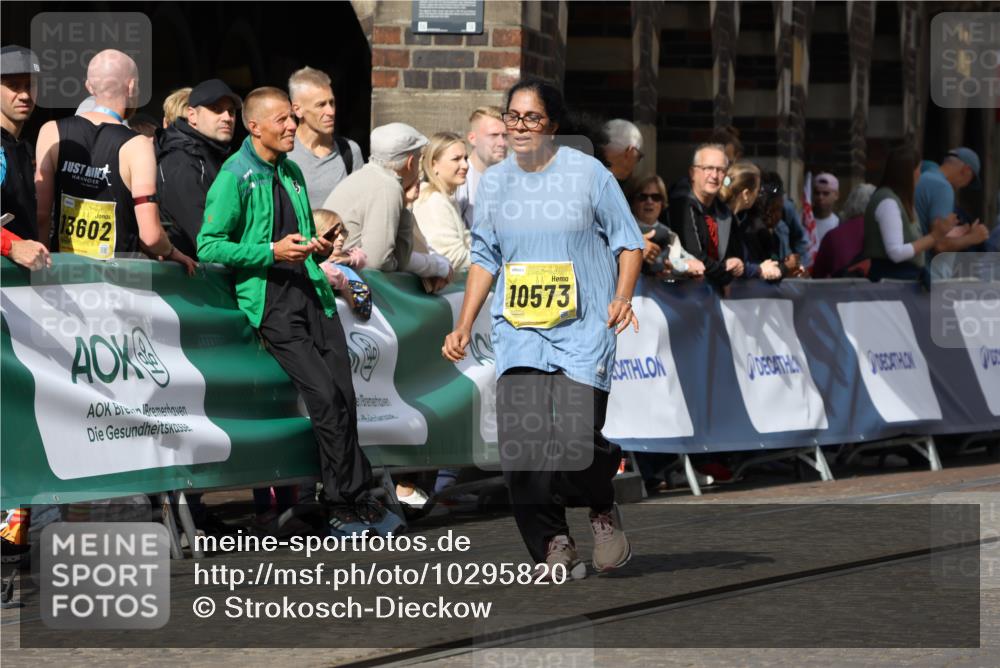 13.09.2026 - 21. swb-Marathon Bremen Strokosch-Dieckow http://msf.ph/oto/10295820 13.09.2026 11:26:52 Ziel 10667, 11538, 11254, 11851, 12377, 12408 meine-sportfotos.de