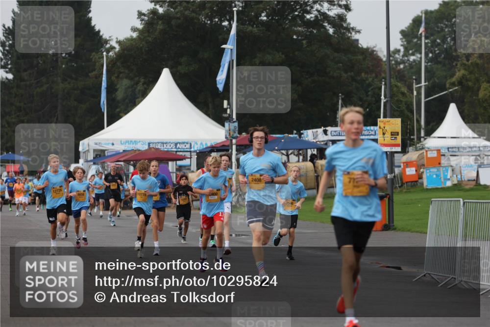 13.09.2026 - Kiel Lauf Andreas Tolksdorf http://msf.ph/oto/10295824 13.09.2026 09:22:39 Kiellinie 12726, 10778, 8658, 900, 2408, 7546 meine-sportfotos.de