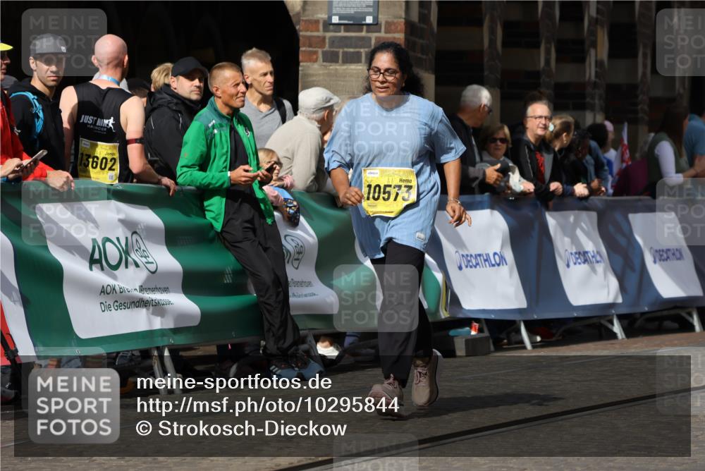 13.09.2026 - 21. swb-Marathon Bremen Strokosch-Dieckow http://msf.ph/oto/10295844 13.09.2026 11:26:52 Ziel 10667, 11538, 11254, 11851, 12377, 12408 meine-sportfotos.de