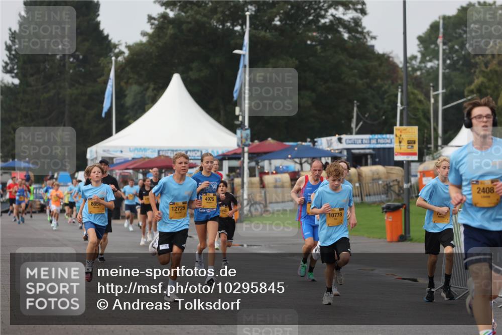 13.09.2026 - Kiel Lauf Andreas Tolksdorf http://msf.ph/oto/10295845 13.09.2026 09:22:42 Kiellinie 8650, 4975, 12726, 5242, 10778, 2408 meine-sportfotos.de