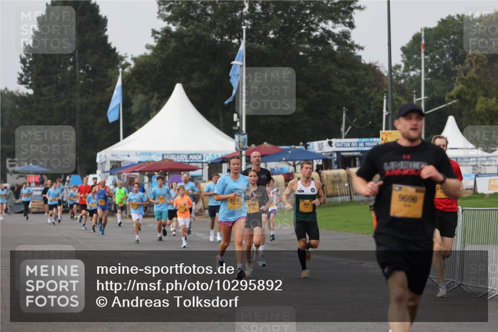 13.09.2026 - Kiel Lauf Andreas Tolksdorf http://msf.ph/oto/10295892 13.09.2026 09:22:49 Kiellinie 3174, 10, 8702, 391, 9696, 24 meine-sportfotos.de