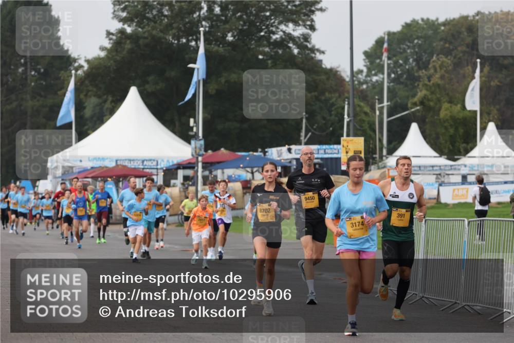 13.09.2026 - Kiel Lauf Andreas Tolksdorf http://msf.ph/oto/10295906 13.09.2026 09:22:51 Kiellinie 12416, 8702, 9450, 3174, 391 meine-sportfotos.de