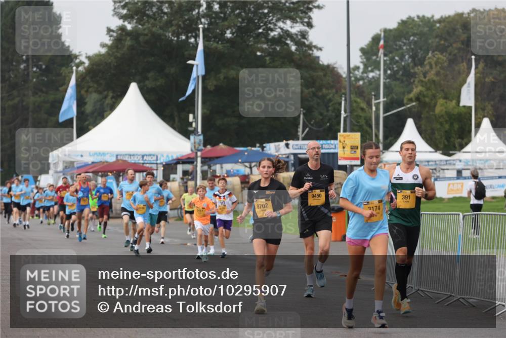 13.09.2026 - Kiel Lauf Andreas Tolksdorf http://msf.ph/oto/10295907 13.09.2026 09:22:52 Kiellinie 2416, 8702, 2417, 9450, 3174, 391 meine-sportfotos.de