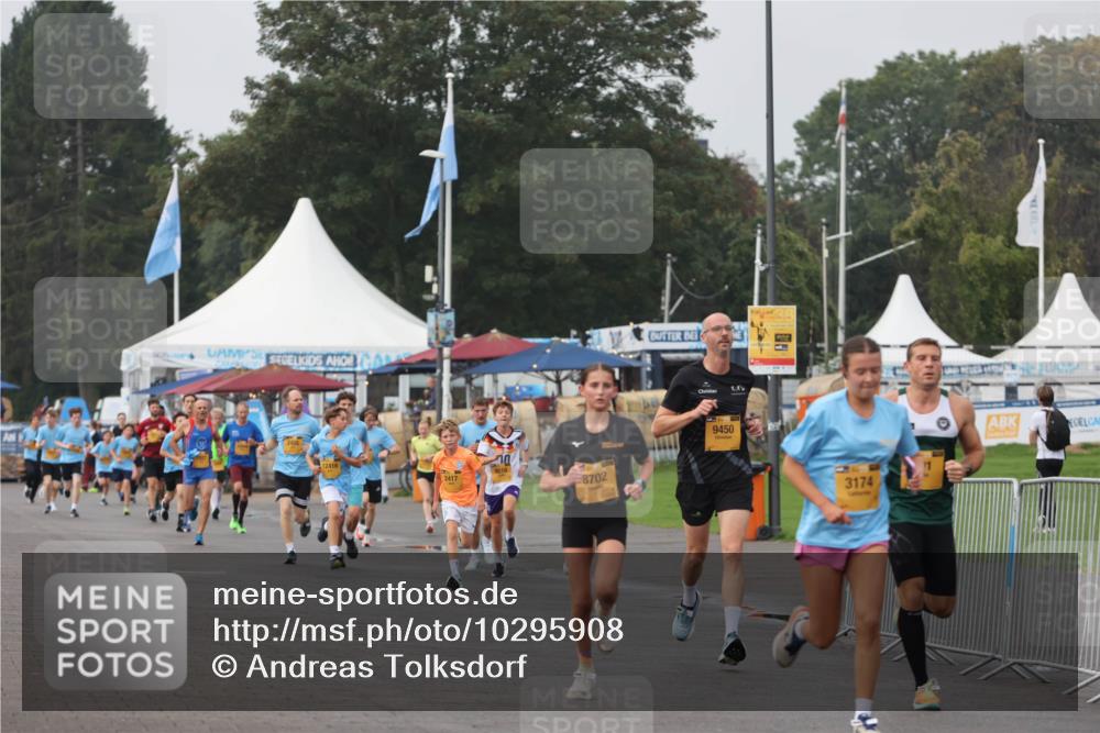13.09.2026 - Kiel Lauf Andreas Tolksdorf http://msf.ph/oto/10295908 13.09.2026 09:22:52 Kiellinie 12416, 9518, 2417, 8702, 336, 9450, 3174 meine-sportfotos.de