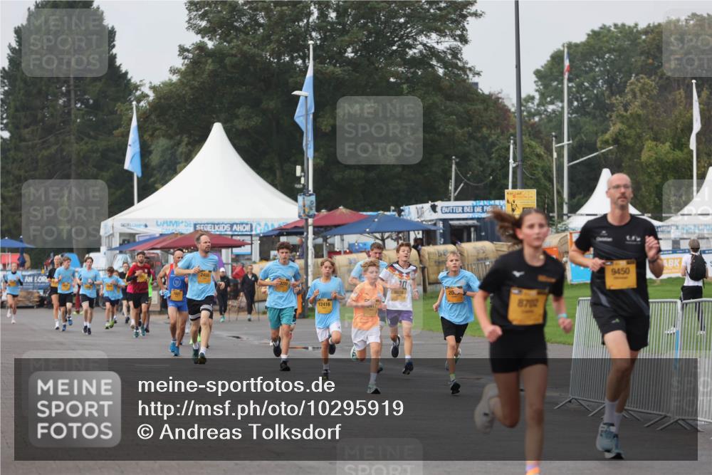 13.09.2026 - Kiel Lauf Andreas Tolksdorf http://msf.ph/oto/10295919 13.09.2026 09:22:53 Kiellinie 12416, 9518, 8702, 25, 9450 meine-sportfotos.de