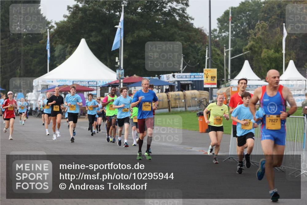 13.09.2026 - Kiel Lauf Andreas Tolksdorf http://msf.ph/oto/10295944 13.09.2026 09:23:03 Kiellinie 4043, 2854, 7459, 1076, 10444, 5930, 7827 meine-sportfotos.de