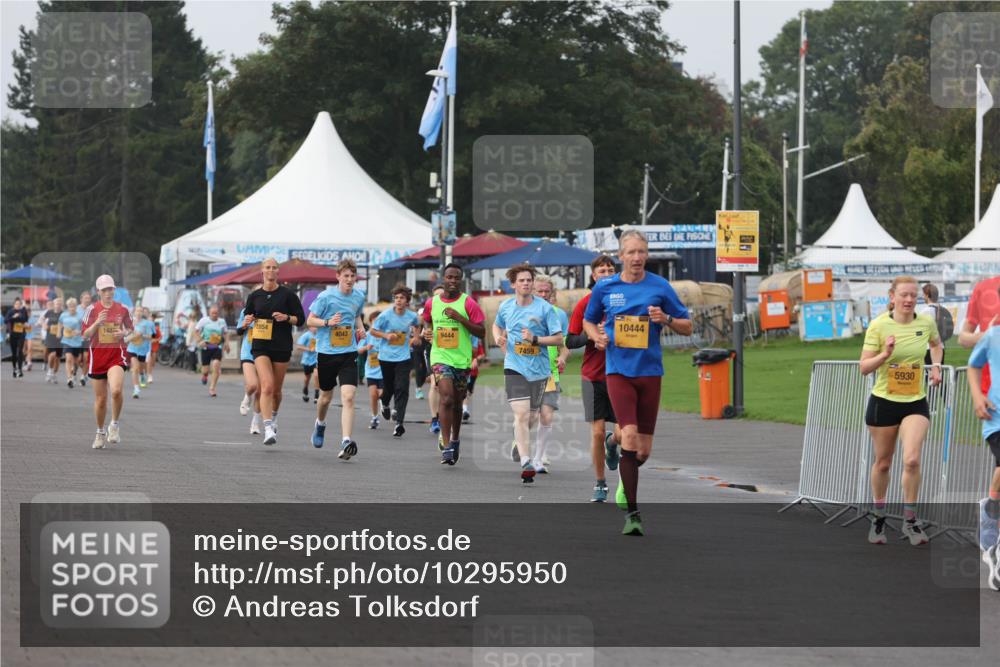 13.09.2026 - Kiel Lauf Andreas Tolksdorf http://msf.ph/oto/10295950 13.09.2026 09:23:04 Kiellinie 2854, 9444, 4043, 7459, 10444, 5930 meine-sportfotos.de
