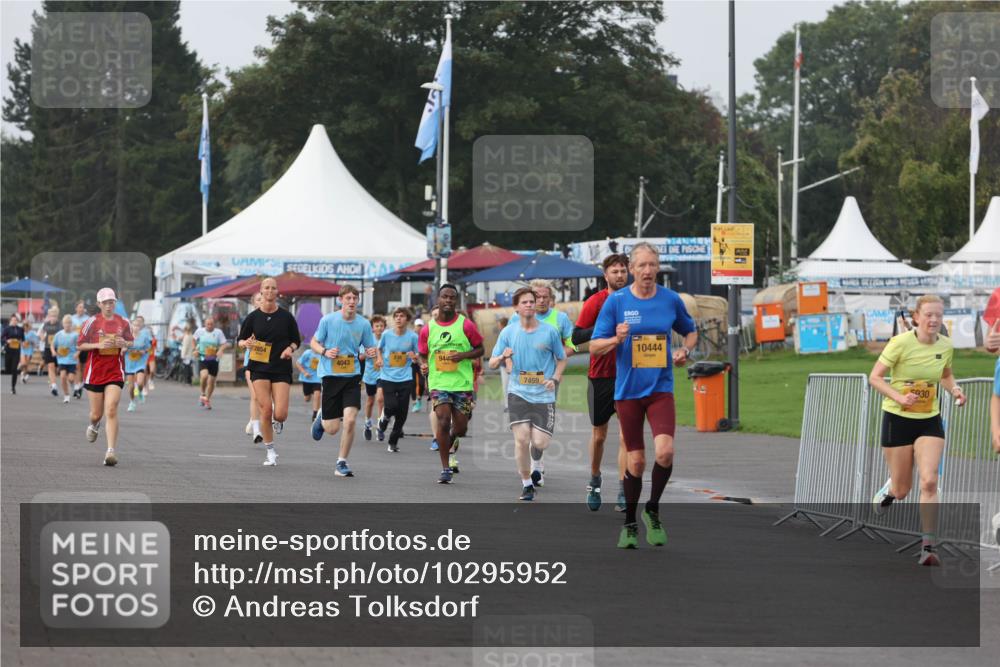 13.09.2026 - Kiel Lauf Andreas Tolksdorf http://msf.ph/oto/10295952 13.09.2026 09:23:04 Kiellinie 2854, 944, 4043, 7459, 10444, 930 meine-sportfotos.de