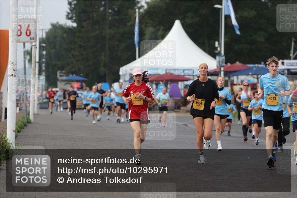 13.09.2026 - Kiel Lauf Andreas Tolksdorf http://msf.ph/oto/10295971 13.09.2026 09:23:09 Kiellinie 86, 145, 2854, 15, 38, 4043, 10 meine-sportfotos.de