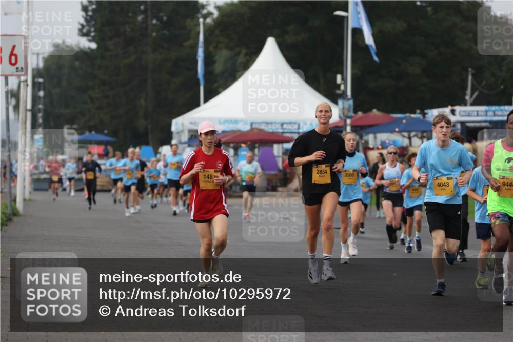 13.09.2026 - Kiel Lauf Andreas Tolksdorf http://msf.ph/oto/10295972 13.09.2026 09:23:09 Kiellinie 36, 39, 148, 2854, 2903, 4967, 4043, 944 meine-sportfotos.de