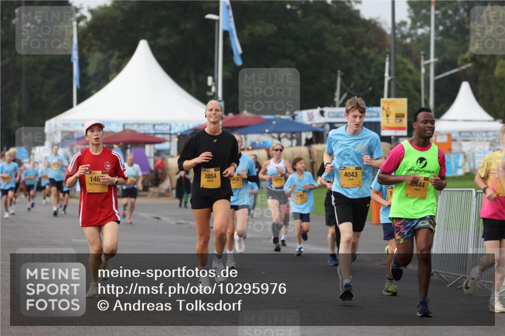 13.09.2026 - Kiel Lauf Andreas Tolksdorf http://msf.ph/oto/10295976 13.09.2026 09:23:09 Kiellinie 38, 148, 39, 2854, 2903, 4967, 4043, 444 meine-sportfotos.de