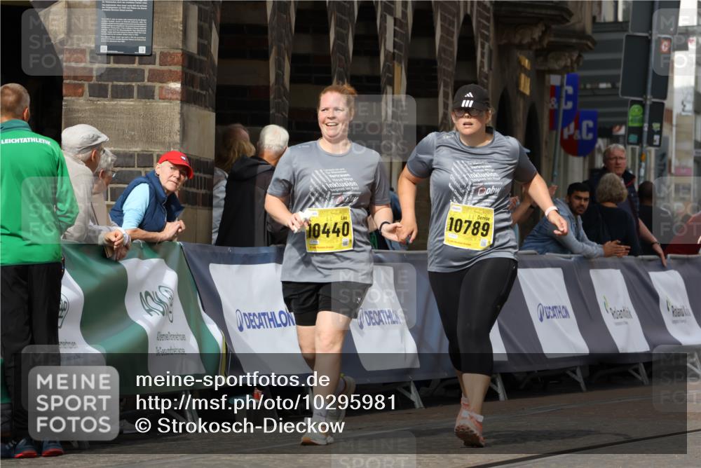 13.09.2026 - 21. swb-Marathon Bremen Strokosch-Dieckow http://msf.ph/oto/10295981 13.09.2026 11:27:29 Ziel 12377, 12408 meine-sportfotos.de