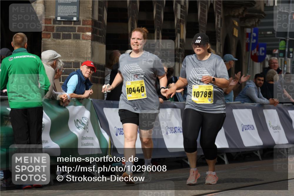 13.09.2026 - 21. swb-Marathon Bremen Strokosch-Dieckow http://msf.ph/oto/10296008 13.09.2026 11:27:29 Ziel 12377, 12408 meine-sportfotos.de