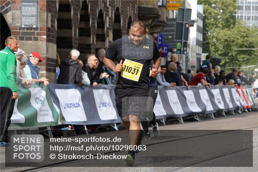 13.09.2026 - 21. swb-Marathon Bremen Strokosch-Dieckow http://msf.ph/oto/10296063 13.09.2026 11:27:32 Ziel  meine-sportfotos.de