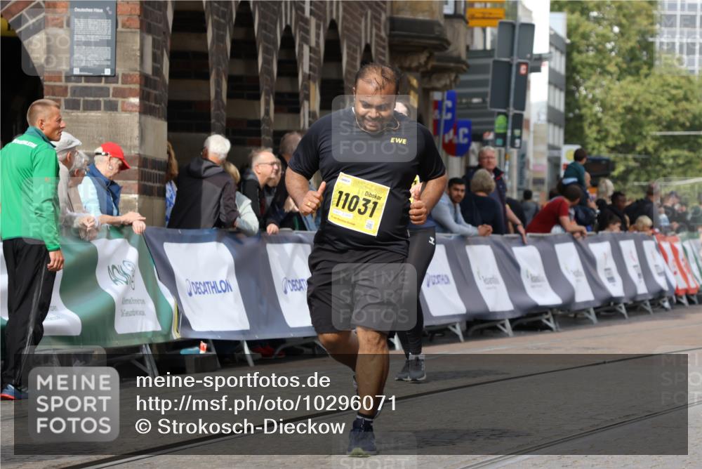 13.09.2026 - 21. swb-Marathon Bremen Strokosch-Dieckow http://msf.ph/oto/10296071 13.09.2026 11:27:32 Ziel  meine-sportfotos.de